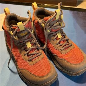 Teva Rapid Proof Sz 6 Orange and Brown Outdoor boots with Yellow Accents Size 6